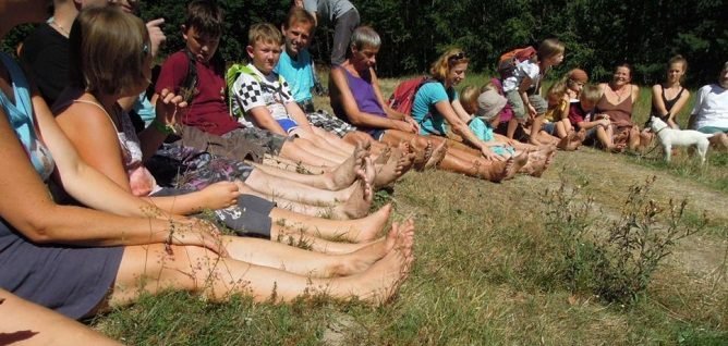 Neděle na boso aneb bosoturistika v Klášterci nad Ohří dne 20.5. Loděnice