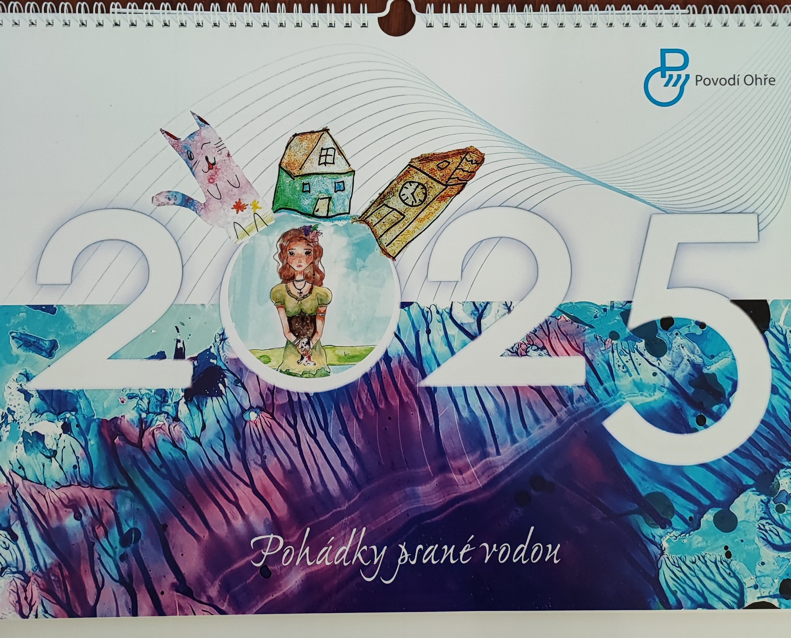 Kalendář 2025 s obrázky z knihy Pohádky psané vodou